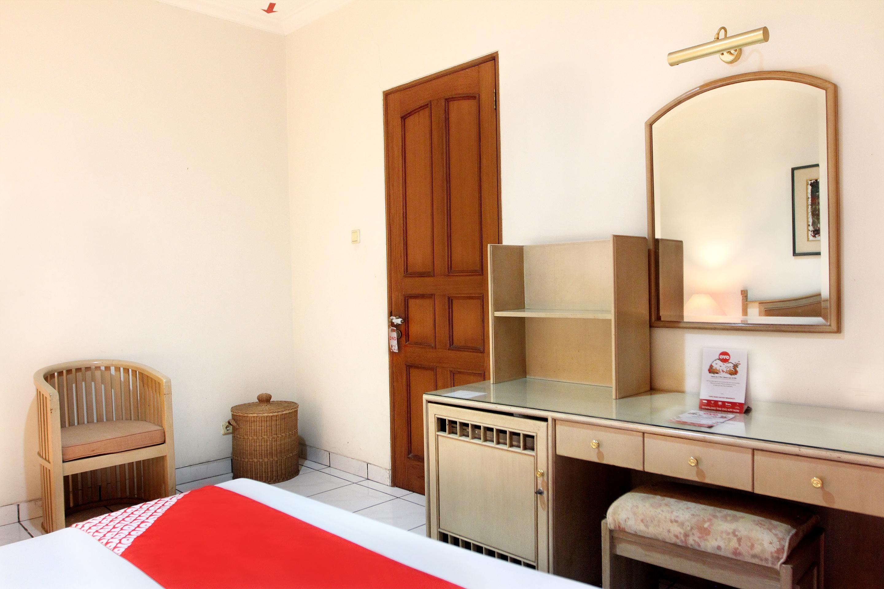 Super Oyo 123 Puri Lotus Otel Cakarta Dış mekan fotoğraf